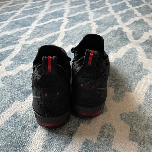 Nike Lebron sneakers - Picture 3 of 3